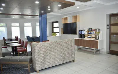 Holiday Inn Express® Windsor Sonoma Wine Country by IHG