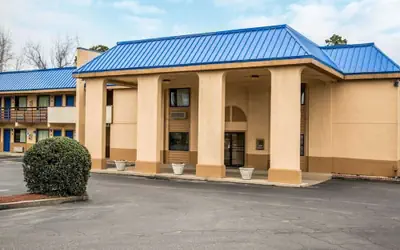 Rodeway Inn & Suites Plymouth Hwy 64