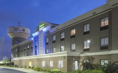 Holiday Inn Express Kansas City - at the Legends by IHG