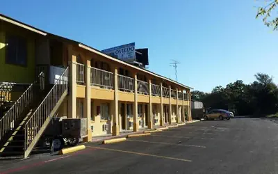 Carefree Inn Flatonia