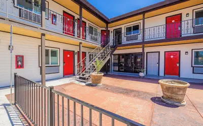 Hotel Avenida Victorville I 15