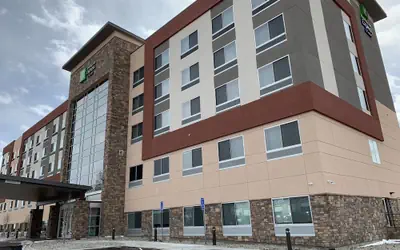 Holiday Inn Express & Suites Denver - Aurora Medical Campus by IHG