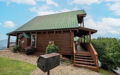 Graceful Awestruck Perfect Mountain Views with Pool Access by RedAwning