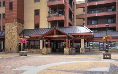 Winter Ski-in/out Studio Sleeps 4, Steps To Historic Main St Studio Bedroom Condo by RedAwning