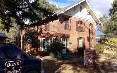 Bunk+Brew Historic Lucas House - Hostel