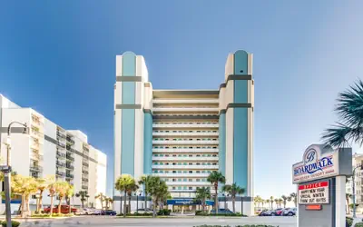 Boardwalk Resort by Hosteeva