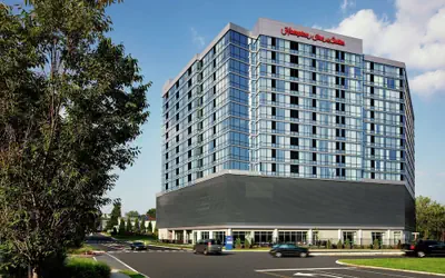 Hampton Inn & Suites Teaneck Glenpointe