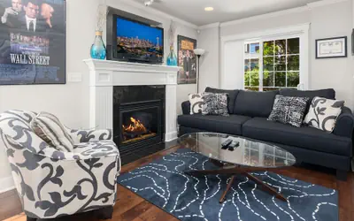 Seattle Vacation Home: The Great Wall