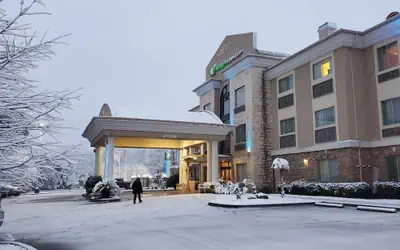 Holiday Inn Express and Suites Henderson by IHG