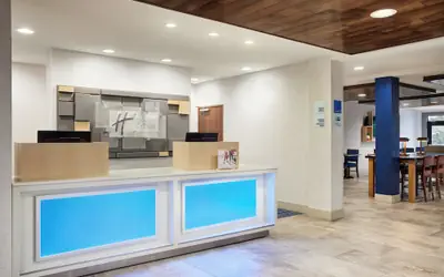 Holiday Inn Express & Suites Salem by IHG