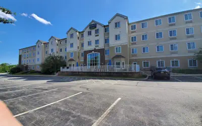Staybridge Suites Philadelphia Valley Forge 422 by IHG