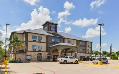 Sleep Inn & Suites Near Downtown North