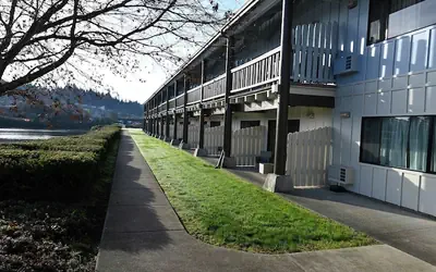 Edgewater Inn and Suites, an Ascend Collection Hotel