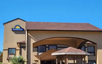 Days Inn by Wyndham Lumberton