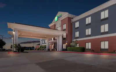 Holiday Inn Express & Suites Perry by IHG