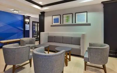 Holiday Inn Express & Suites Warminster - Horsham by IHG