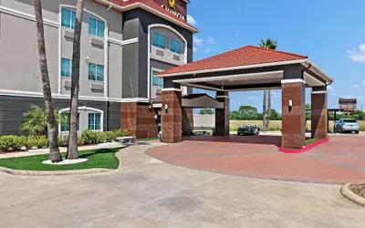 La Quinta Inn & Suites by Wyndham Raymondville