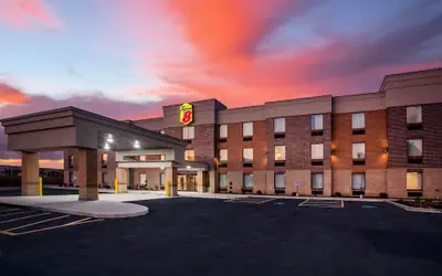 Super 8 by Wyndham St. Louis North