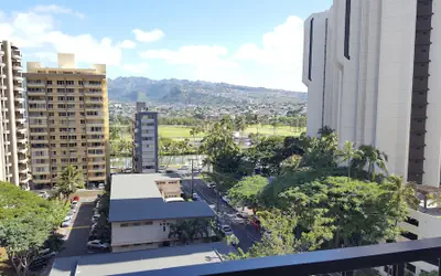 HAWAII  2 MIN FROM THE BEACH