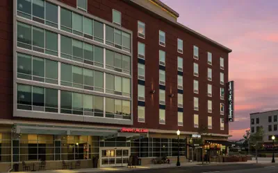 Hampton Inn & Suites Fort Wayne Downtown