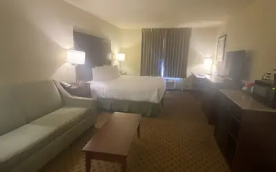 Cobblestone Hotel & Suites - Broken Bow