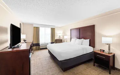 Comfort Inn & Suites Heath - Newark South