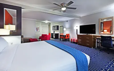 Holiday Inn Express & Suites Houston East, by IHG