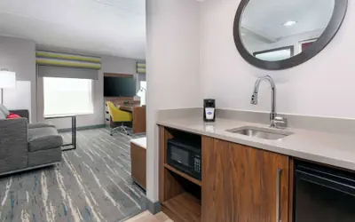 Hampton Inn & Suites Cleveland-Beachwood