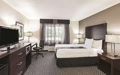 La Quinta by Wyndham Milwaukee Delafield