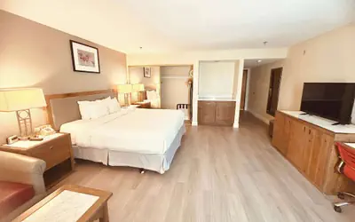 Ramada Plaza by Wyndham Garden Grove/Anaheim South