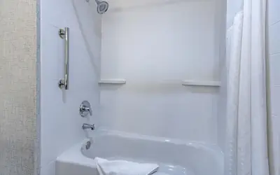 Holiday Inn Express Hotel & Suites Roseville - Galleria Area by IHG