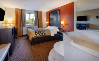 Super 8 by Wyndham Roseville/Detroit Area