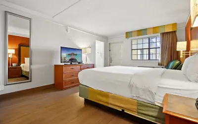 La Quinta Inn by Wyndham Costa Mesa / Newport Beach