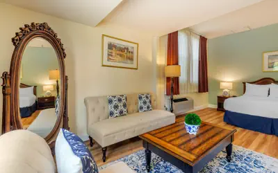 The Carriage House Inn Newport