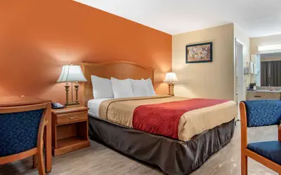 Econo Lodge Inn & Suites Evergreen