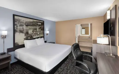 Super 8 by Wyndham Paducah I-24 Exit 4