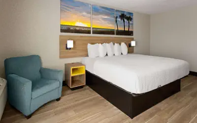 Days Inn & Suites by Wyndham Fort Pierce Midtown