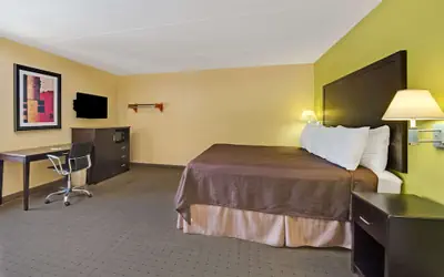 Days Inn & Suites by Wyndham DeSoto