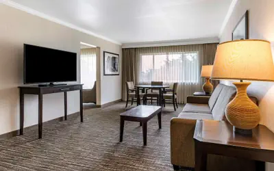 Best Western Plus Garden Court Inn