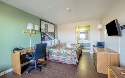 Super 8 by Wyndham Barstow