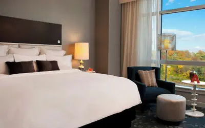 Renaissance Arlington Capital View Hotel