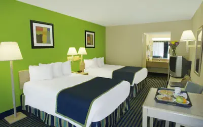 Days Inn by Wyndham Richmond Hill/Savannah