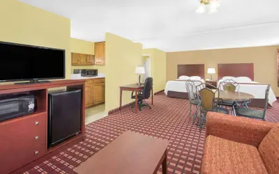 Super 8 by Wyndham Kerrville TX