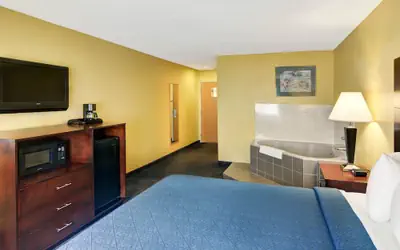 Quality Inn & Suites Grand Prairie South