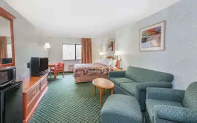 Days Inn by Wyndham Topeka