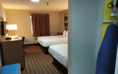 Days Inn & Suites by Wyndham Huntsville