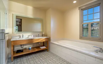 The Agrarian Hotel; Best Western Signature Collection