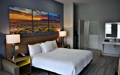 Days Inn & Suites by Wyndham Downtown/University of Houston