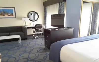 Holiday Inn Express Hotel & Suites by IHG