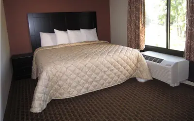 Red Carpet Inn And Suites Monmouth Jtc